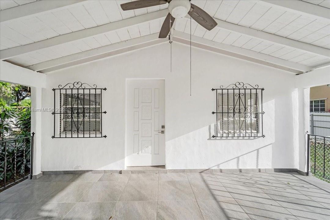 For Sale: $490,000 (2 beds, 1 baths, 750 Square Feet)