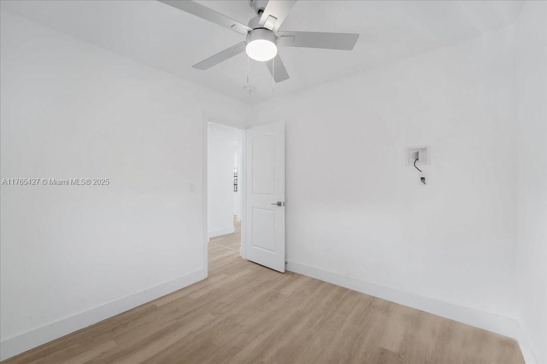 For Sale: $490,000 (2 beds, 1 baths, 750 Square Feet)