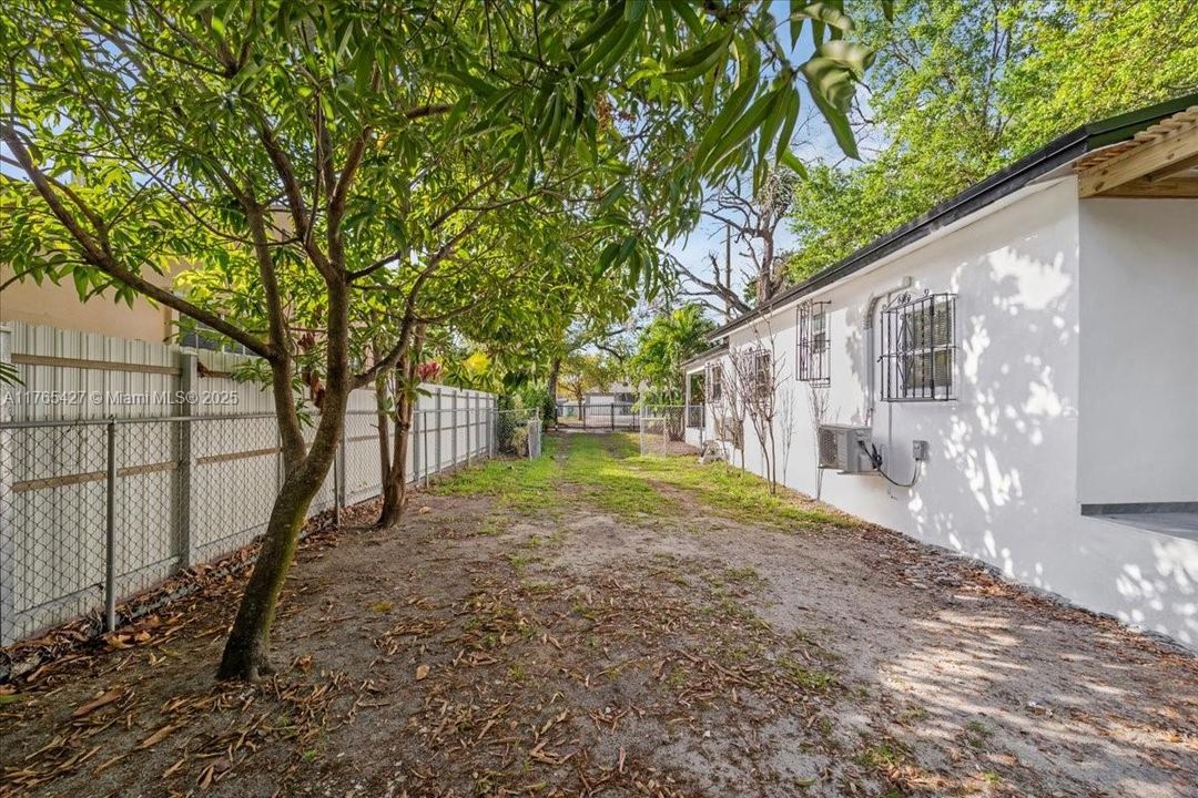 For Sale: $490,000 (2 beds, 1 baths, 750 Square Feet)