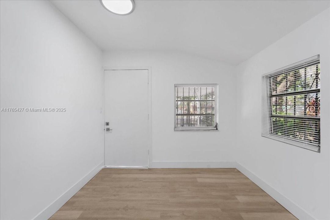 For Sale: $490,000 (2 beds, 1 baths, 750 Square Feet)