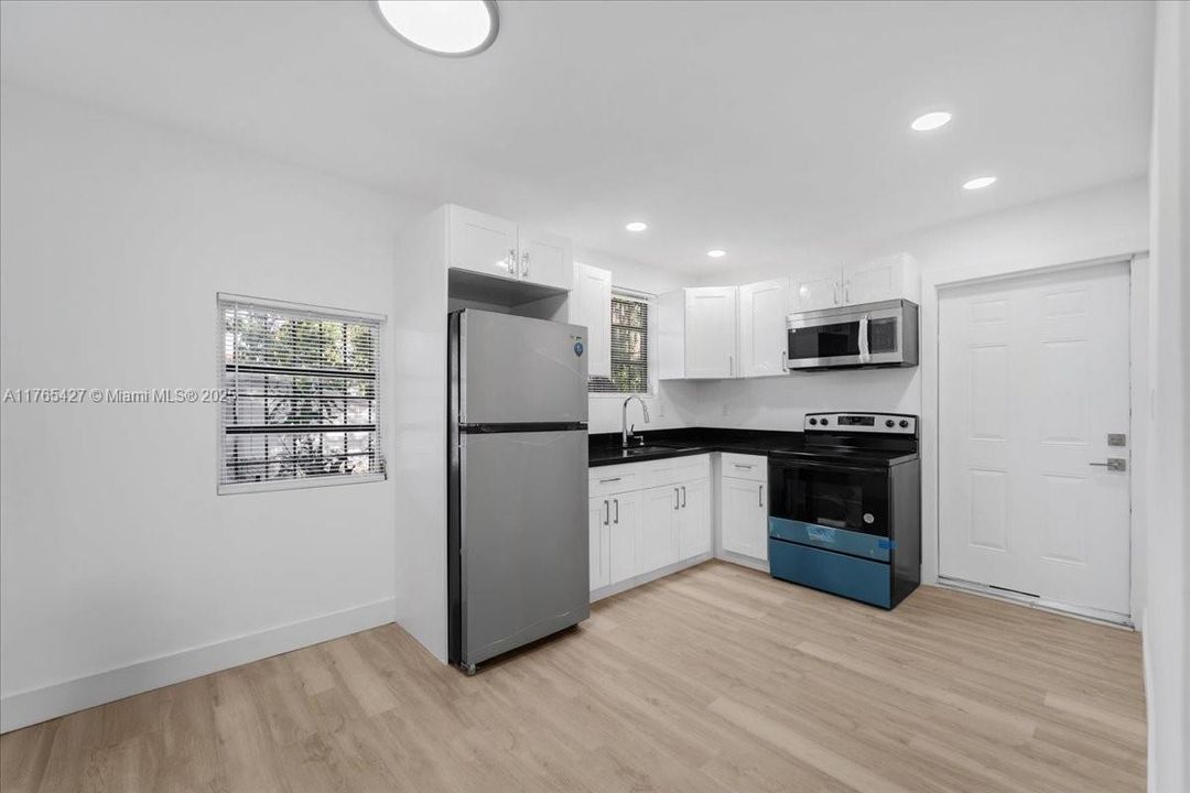 For Sale: $490,000 (2 beds, 1 baths, 750 Square Feet)