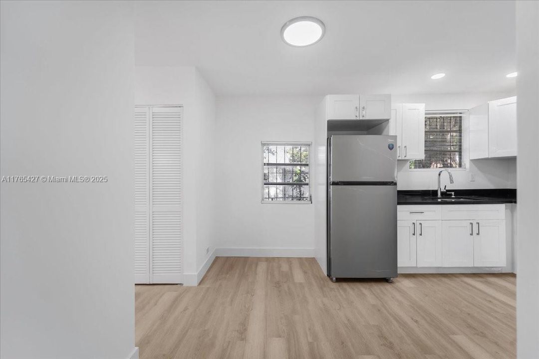 For Sale: $490,000 (2 beds, 1 baths, 750 Square Feet)