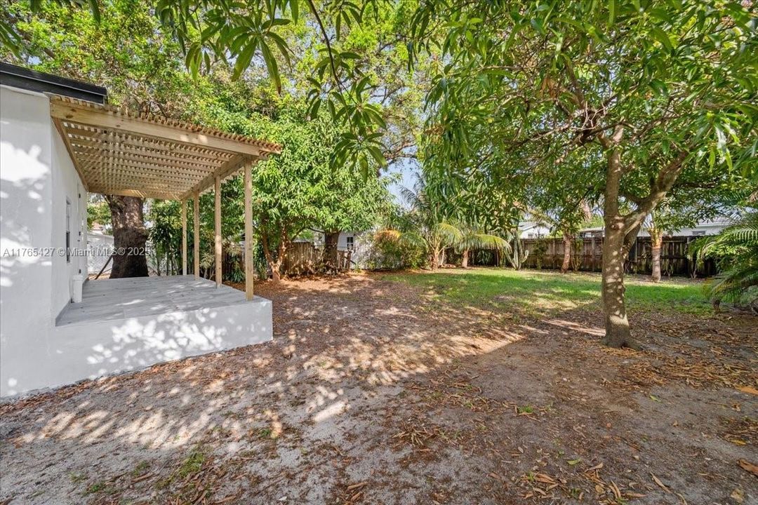 For Sale: $490,000 (2 beds, 1 baths, 750 Square Feet)