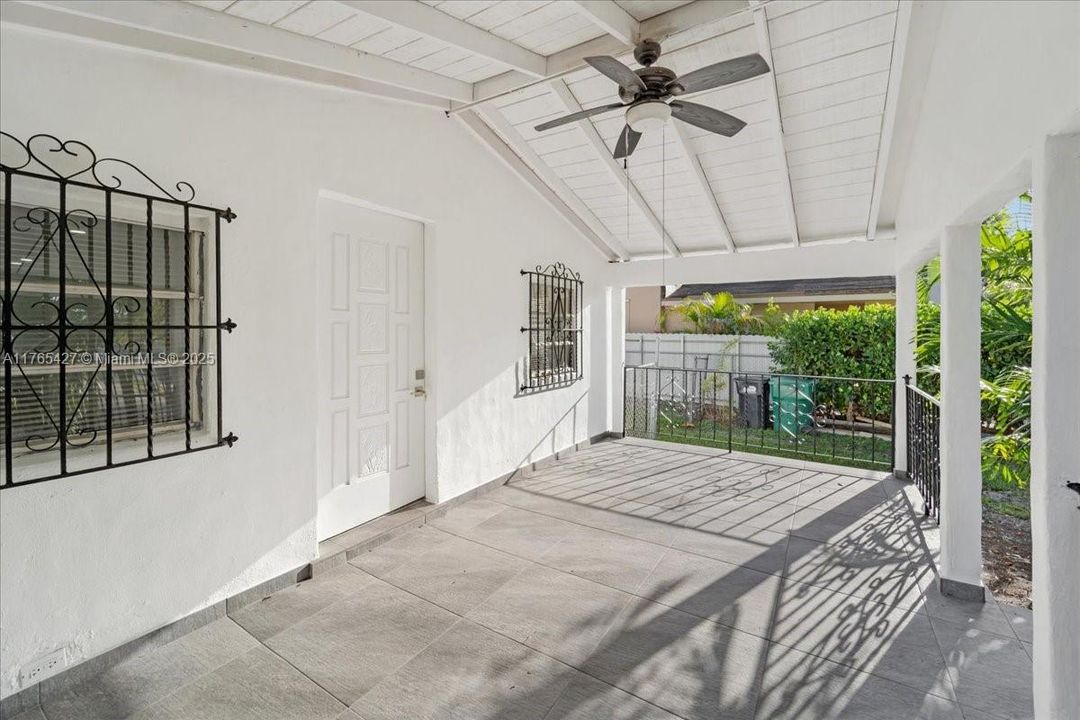 For Sale: $490,000 (2 beds, 1 baths, 750 Square Feet)