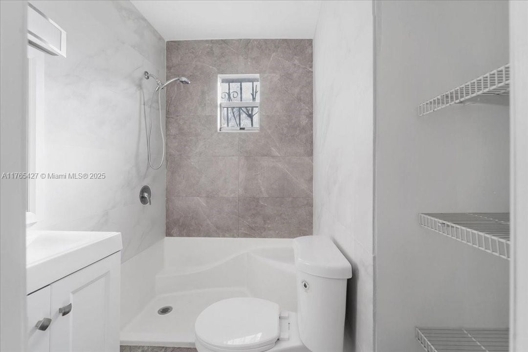 For Sale: $490,000 (2 beds, 1 baths, 750 Square Feet)