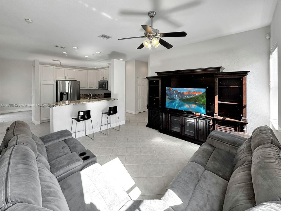 Недавно продано: $665,000 (3 спален, 2 ванн, 1662 Квадратных фут)