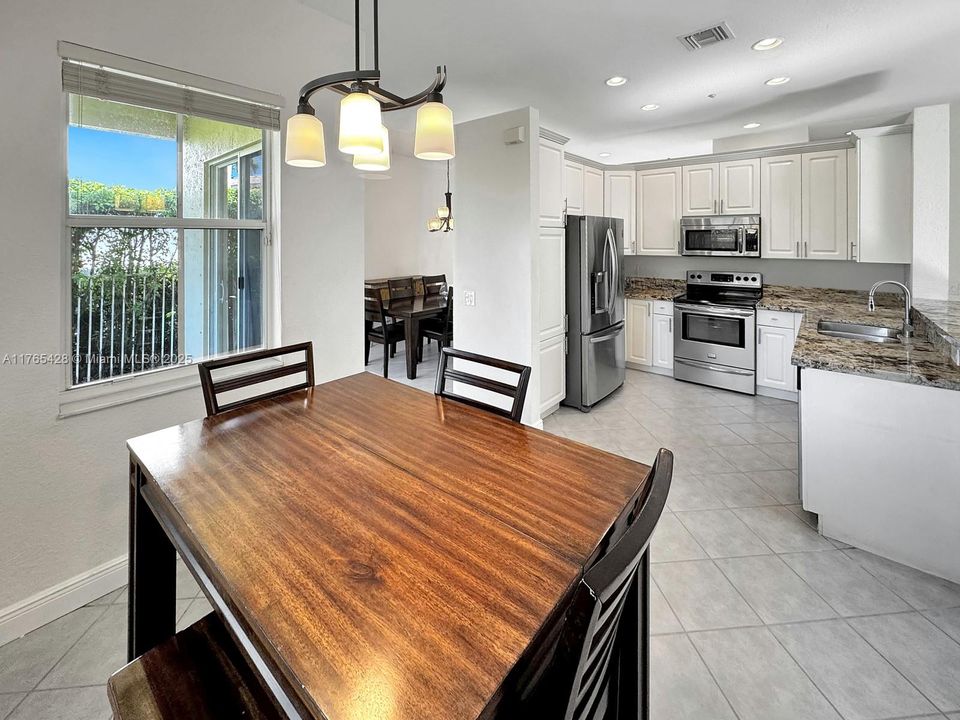 Недавно продано: $665,000 (3 спален, 2 ванн, 1662 Квадратных фут)