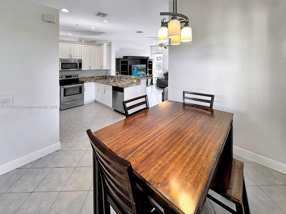 Недавно продано: $665,000 (3 спален, 2 ванн, 1662 Квадратных фут)