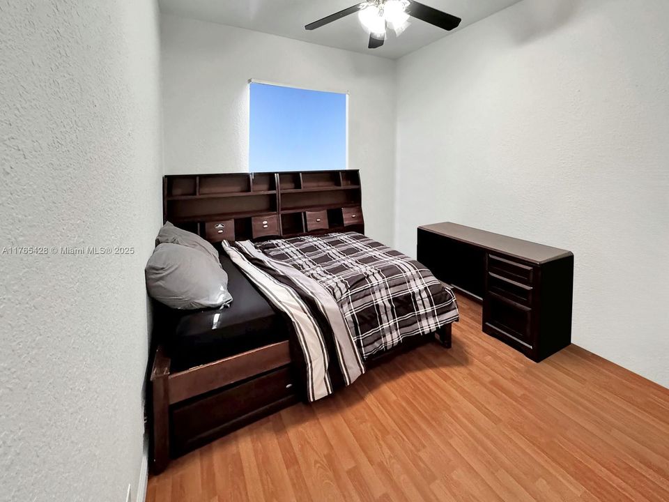 Недавно продано: $665,000 (3 спален, 2 ванн, 1662 Квадратных фут)