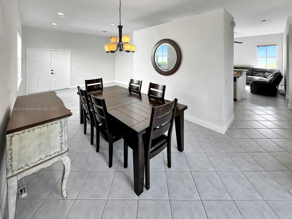 Недавно продано: $665,000 (3 спален, 2 ванн, 1662 Квадратных фут)