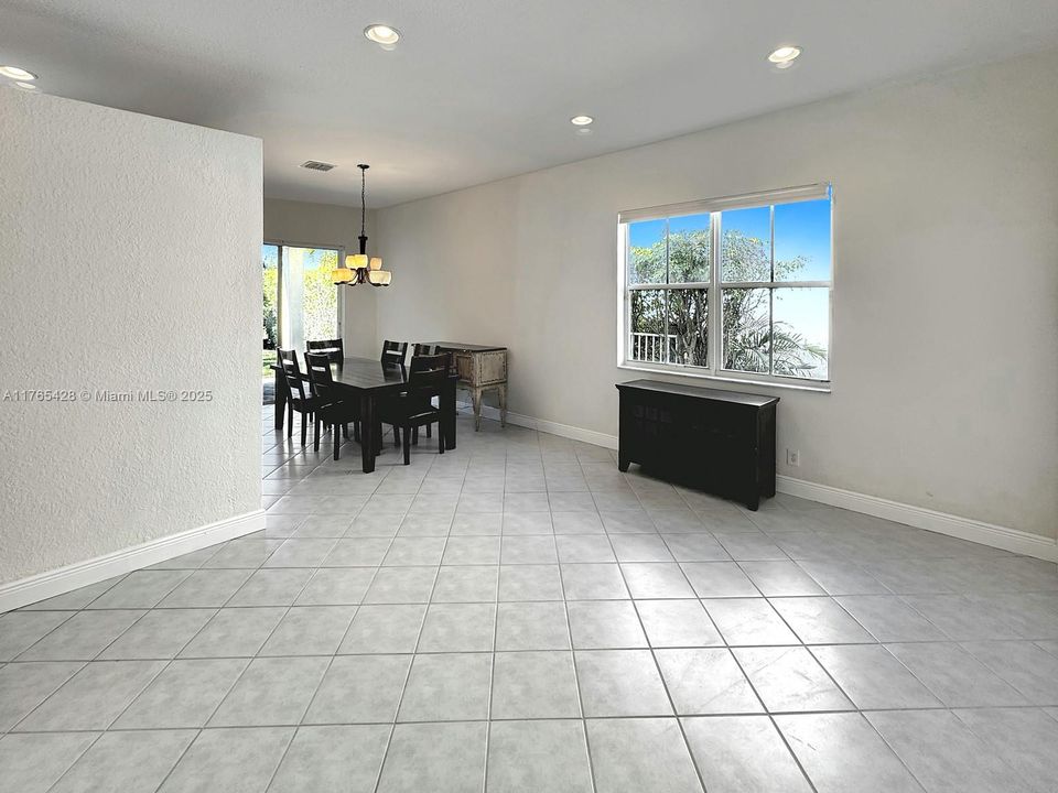 Недавно продано: $665,000 (3 спален, 2 ванн, 1662 Квадратных фут)