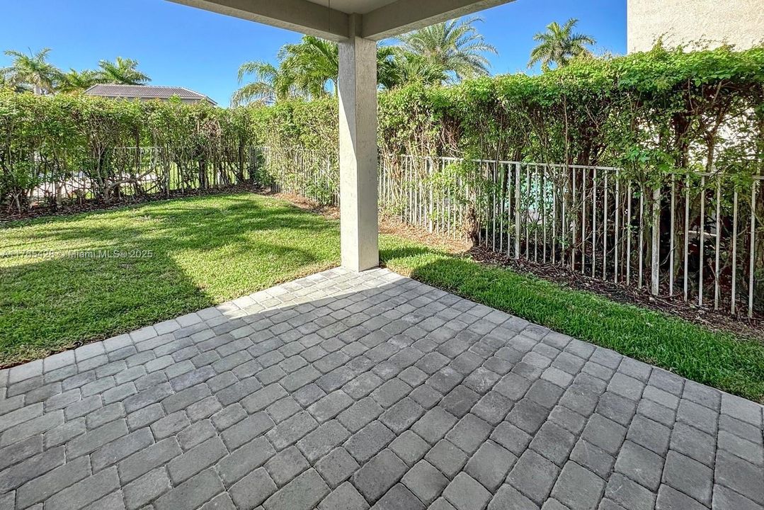 Недавно продано: $665,000 (3 спален, 2 ванн, 1662 Квадратных фут)