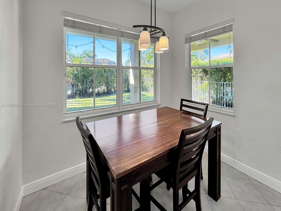 Недавно продано: $665,000 (3 спален, 2 ванн, 1662 Квадратных фут)