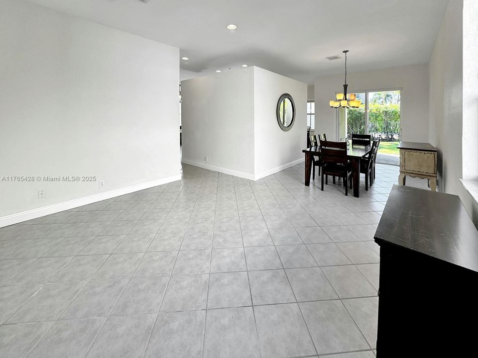 Недавно продано: $665,000 (3 спален, 2 ванн, 1662 Квадратных фут)