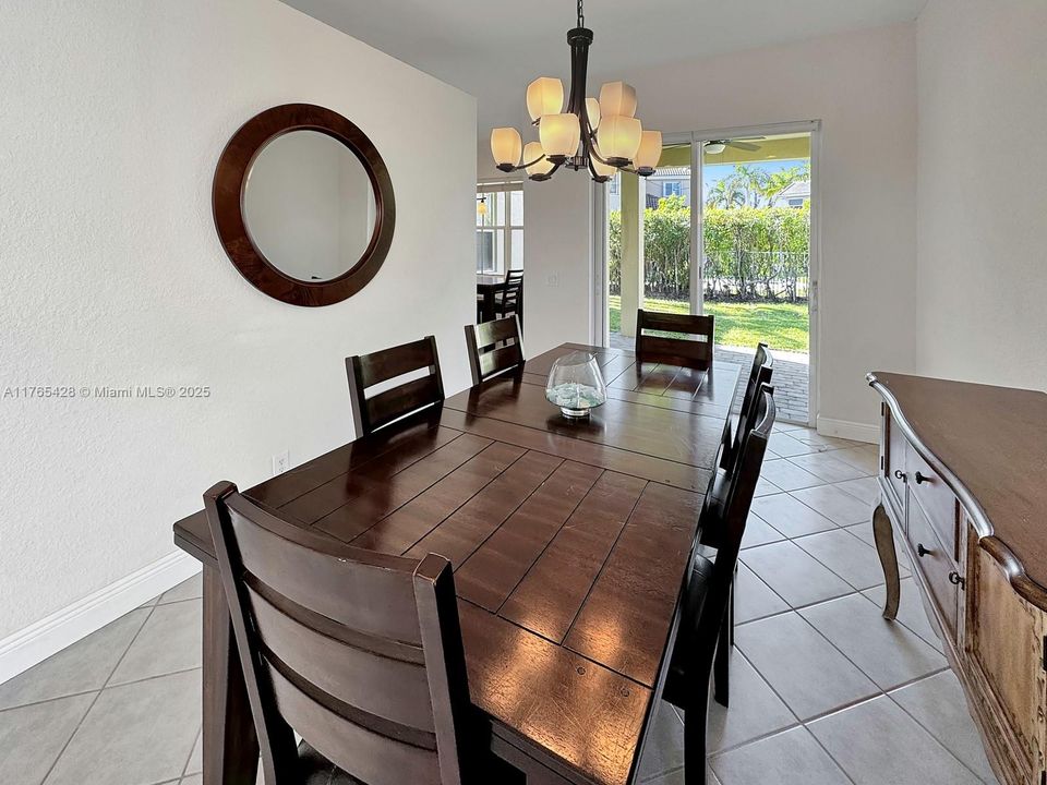 Недавно продано: $665,000 (3 спален, 2 ванн, 1662 Квадратных фут)