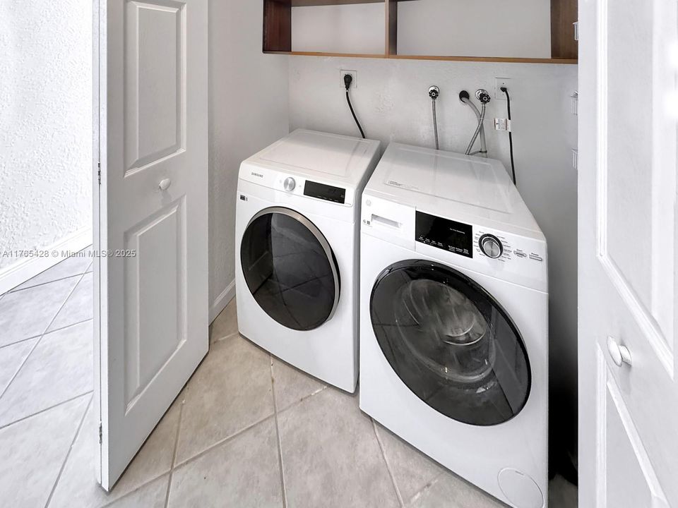 Недавно продано: $665,000 (3 спален, 2 ванн, 1662 Квадратных фут)