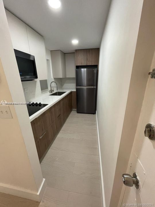 For Sale: $234,000 (1 beds, 1 baths, 634 Square Feet)