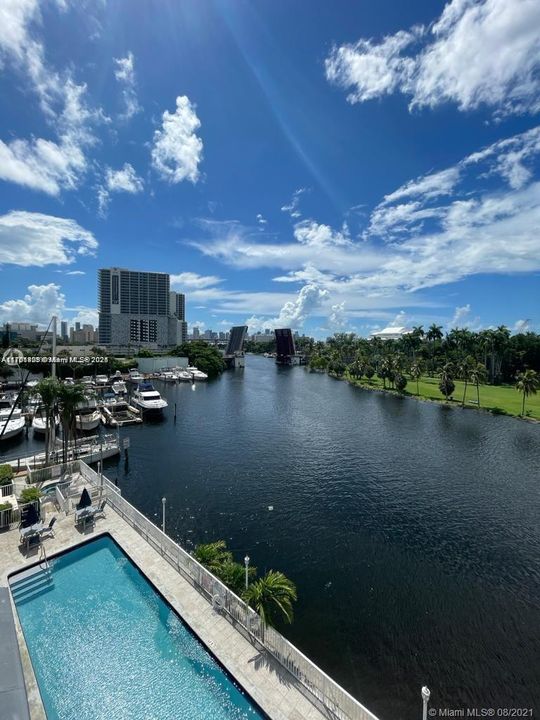 For Sale: $234,000 (1 beds, 1 baths, 634 Square Feet)