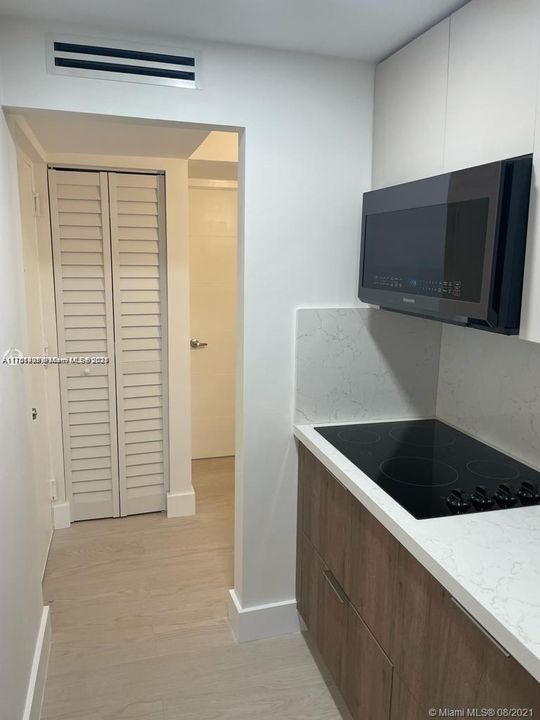 For Sale: $234,000 (1 beds, 1 baths, 634 Square Feet)