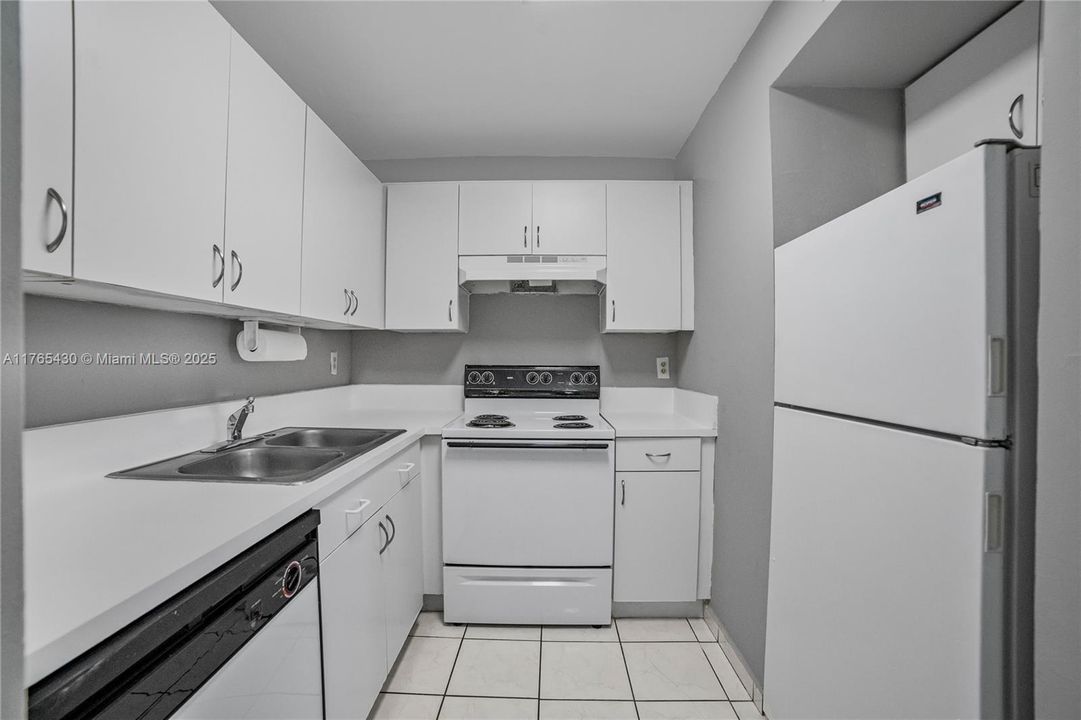 Recently Sold: $220,000 (1 beds, 1 baths, 720 Square Feet)