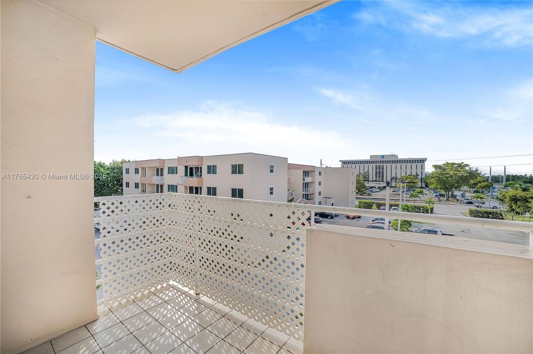 Recently Sold: $220,000 (1 beds, 1 baths, 720 Square Feet)