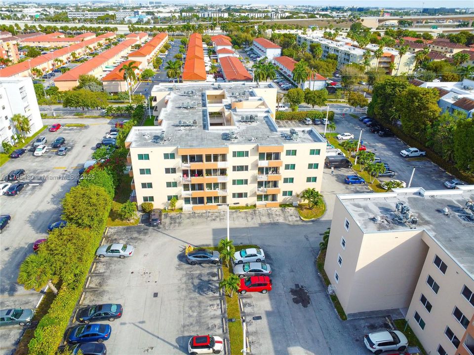 Recently Sold: $220,000 (1 beds, 1 baths, 720 Square Feet)