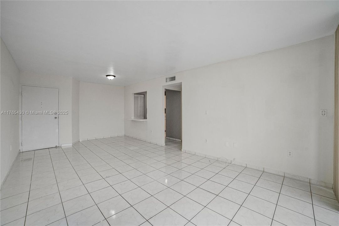 Recently Sold: $220,000 (1 beds, 1 baths, 720 Square Feet)