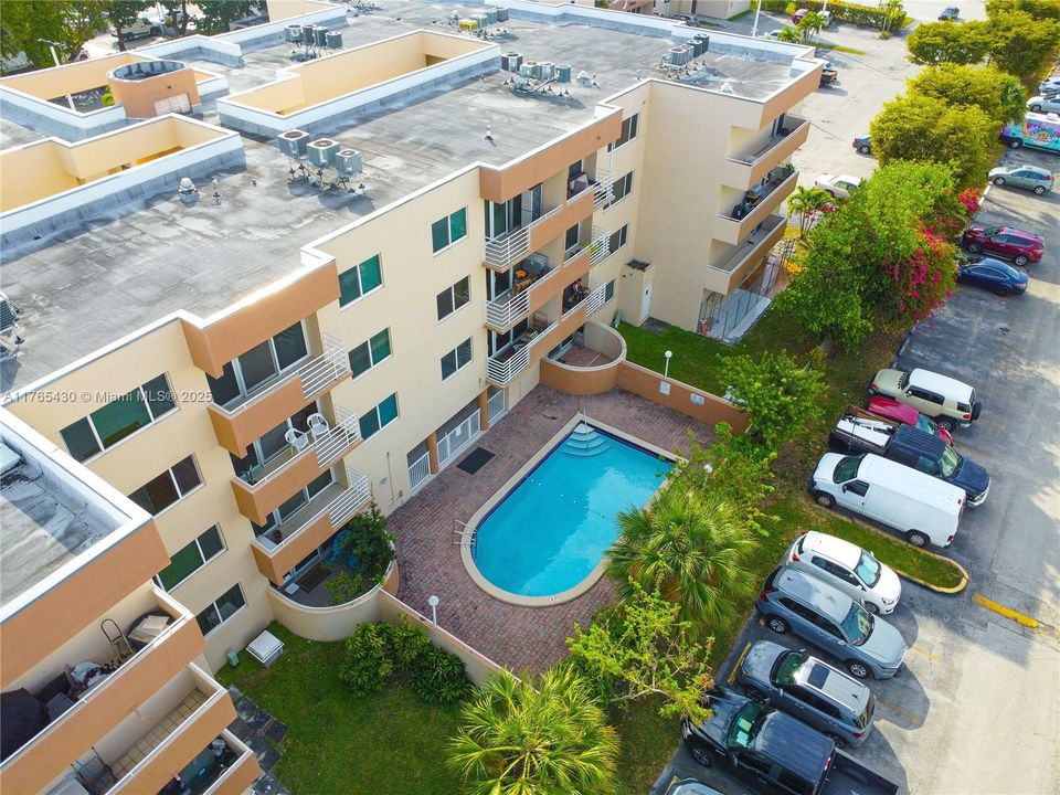 Recently Sold: $220,000 (1 beds, 1 baths, 720 Square Feet)