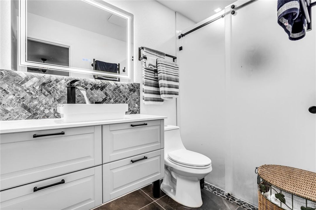 最近售出: $1,051,000 (3 贝兹, 2 浴室, 1582 平方英尺)