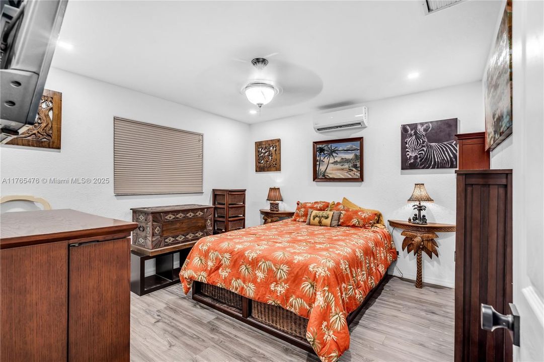 最近售出: $1,051,000 (3 贝兹, 2 浴室, 1582 平方英尺)