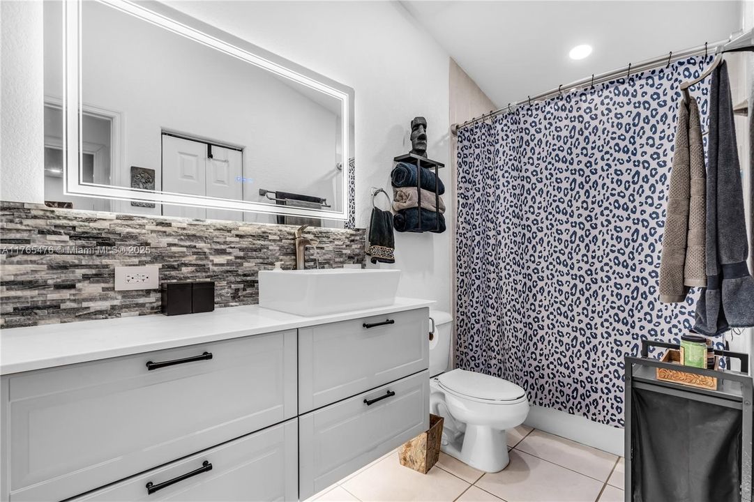 最近售出: $1,051,000 (3 贝兹, 2 浴室, 1582 平方英尺)