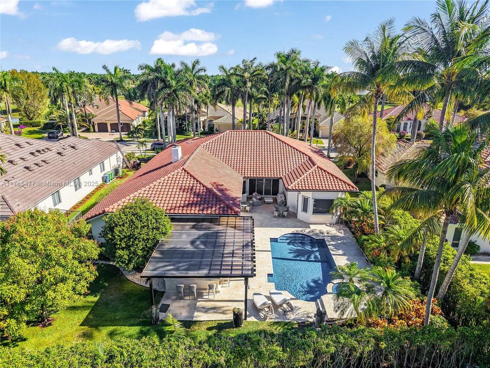 Vendido Recientemente: $2,449,000 (6 camas, 4 baños, 4207 Pies cuadrados)