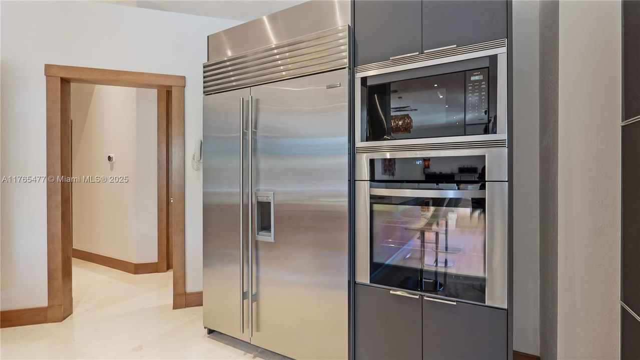 Vendido Recientemente: $2,449,000 (6 camas, 4 baños, 4207 Pies cuadrados)