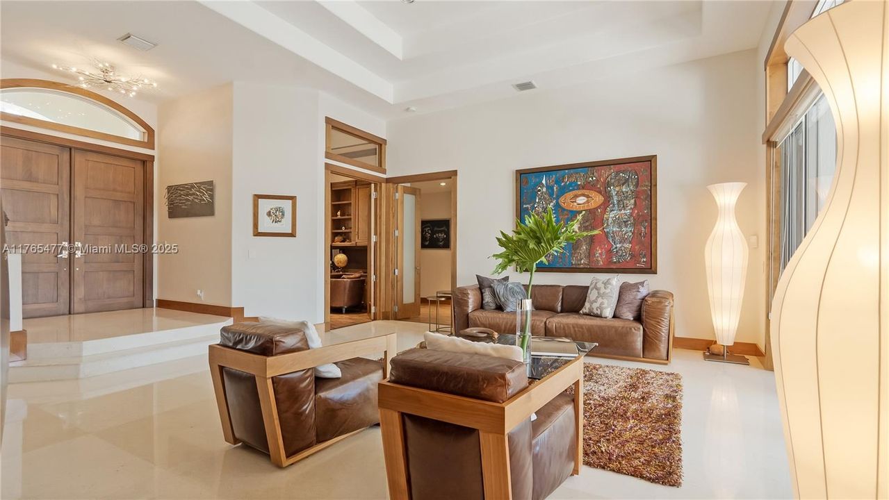 Vendido Recientemente: $2,449,000 (6 camas, 4 baños, 4207 Pies cuadrados)