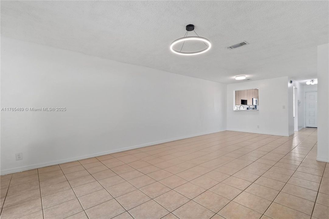 最近租的: $2,550 (2 贝兹, 2 浴室, 1214 平方英尺)