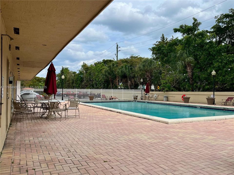 Recently Sold: $240,000 (2 beds, 2 baths, 954 Square Feet)