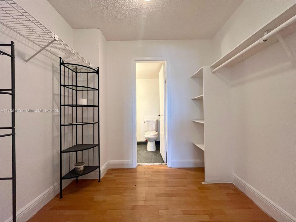 Recently Sold: $240,000 (2 beds, 2 baths, 954 Square Feet)