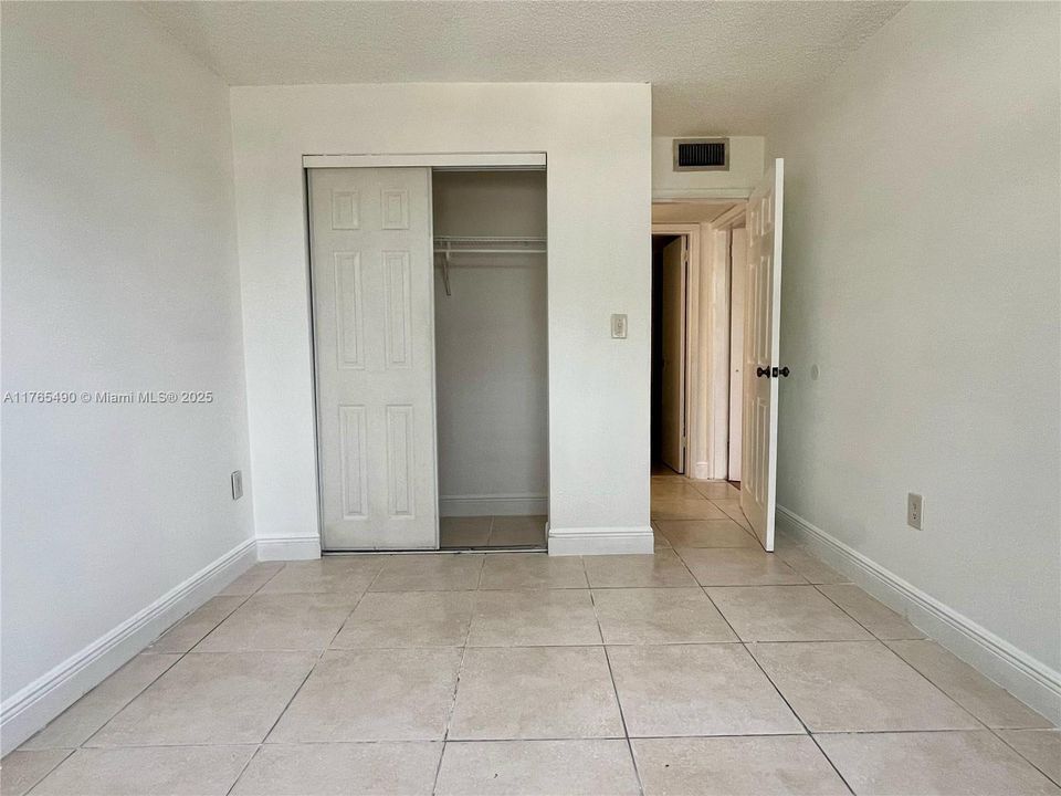 Recently Sold: $240,000 (2 beds, 2 baths, 954 Square Feet)