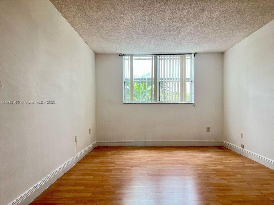 Recently Sold: $240,000 (2 beds, 2 baths, 954 Square Feet)