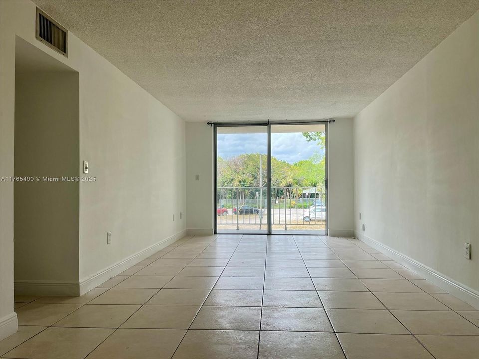 Recently Sold: $240,000 (2 beds, 2 baths, 954 Square Feet)