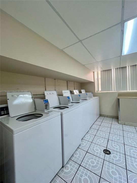 Recently Sold: $240,000 (2 beds, 2 baths, 954 Square Feet)