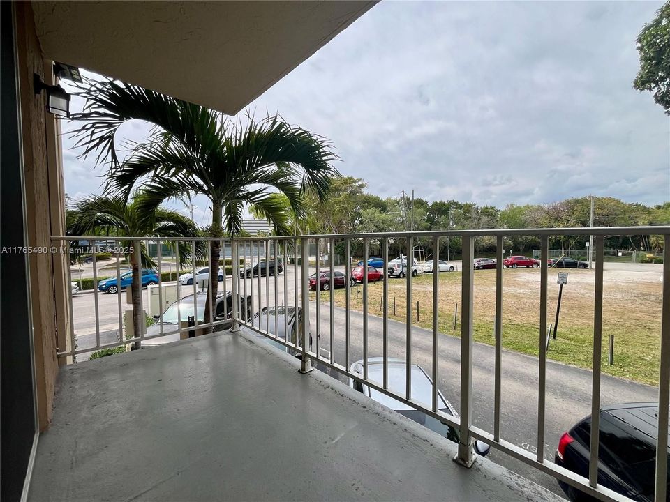 Recently Sold: $240,000 (2 beds, 2 baths, 954 Square Feet)
