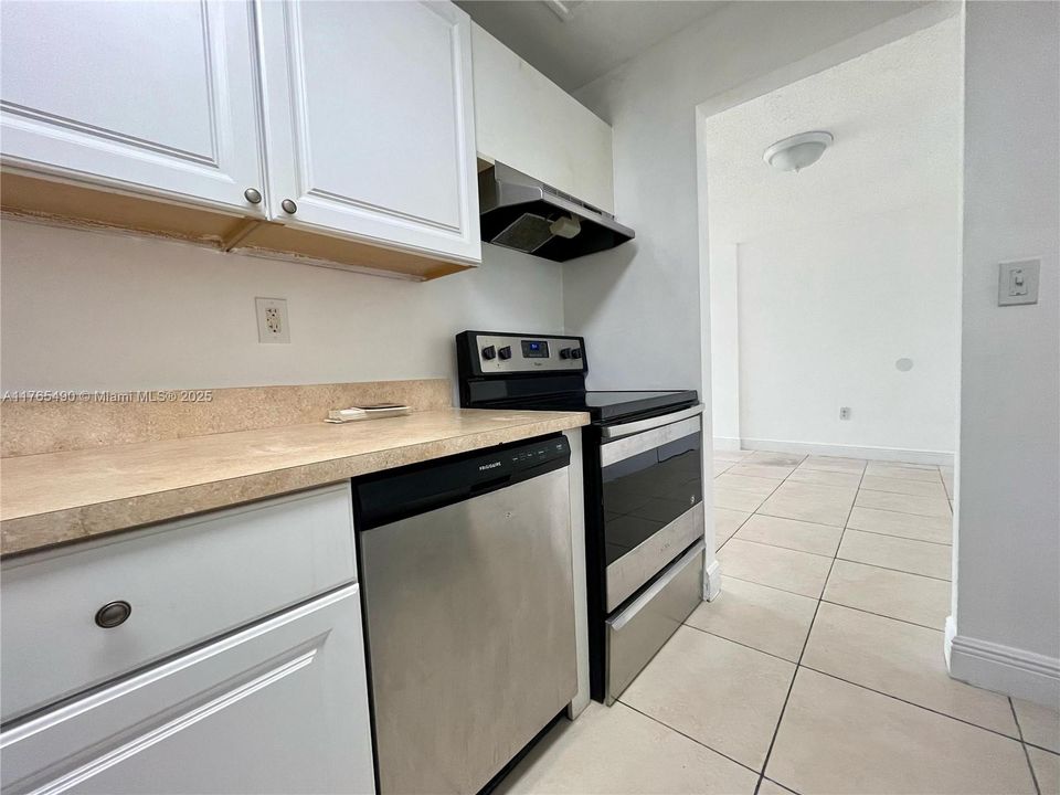 Recently Sold: $240,000 (2 beds, 2 baths, 954 Square Feet)