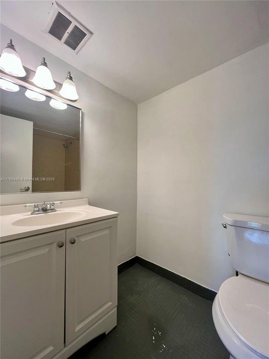 Recently Sold: $240,000 (2 beds, 2 baths, 954 Square Feet)