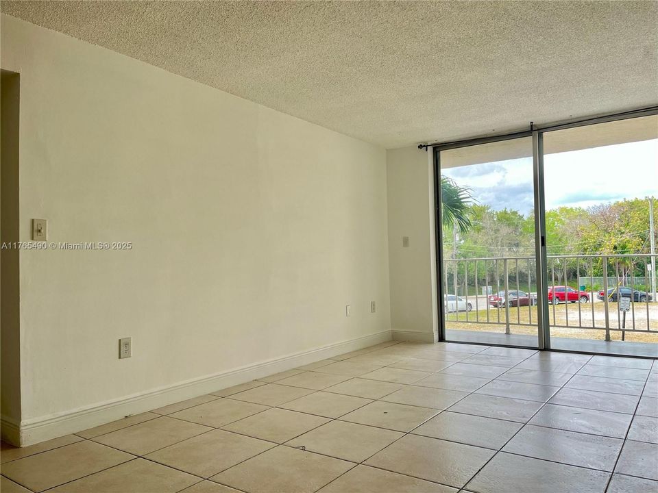 Recently Sold: $240,000 (2 beds, 2 baths, 954 Square Feet)