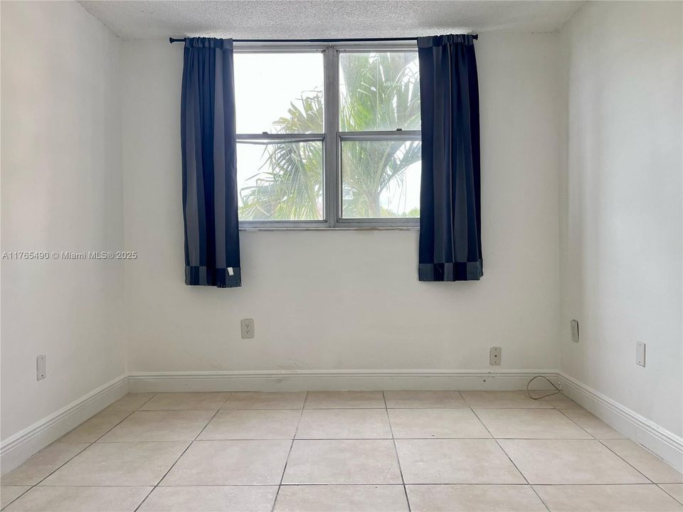 Recently Sold: $240,000 (2 beds, 2 baths, 954 Square Feet)