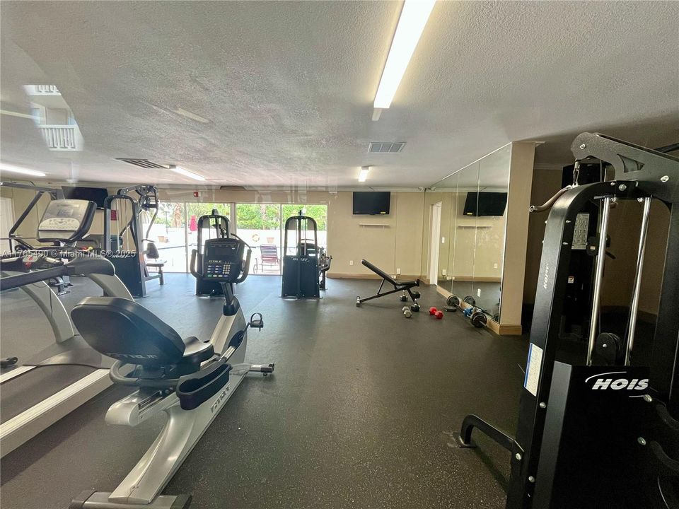 Recently Sold: $240,000 (2 beds, 2 baths, 954 Square Feet)