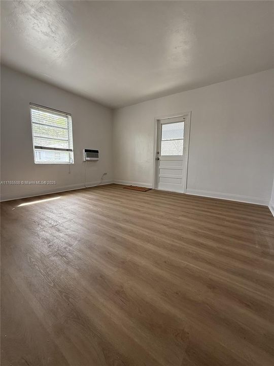 Vendido Recientemente: $199,000 (2 camas, 1 baños, 894 Pies cuadrados)