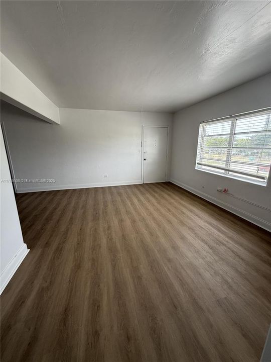 Vendido Recientemente: $199,000 (2 camas, 1 baños, 894 Pies cuadrados)