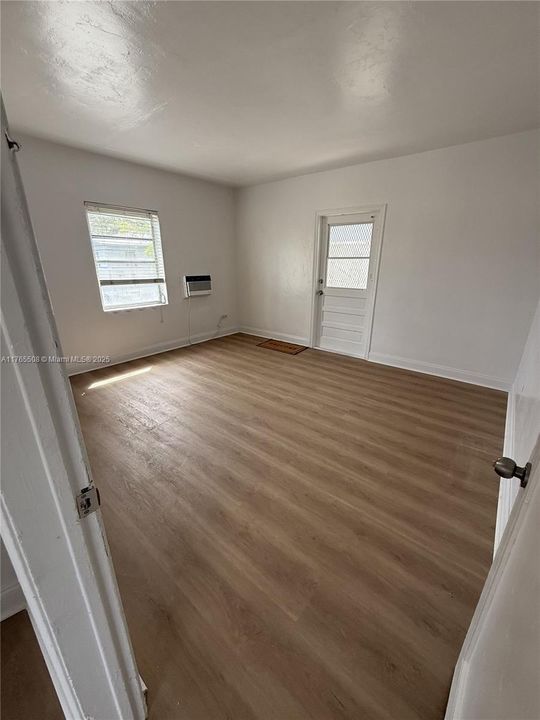 Vendido Recientemente: $199,000 (2 camas, 1 baños, 894 Pies cuadrados)